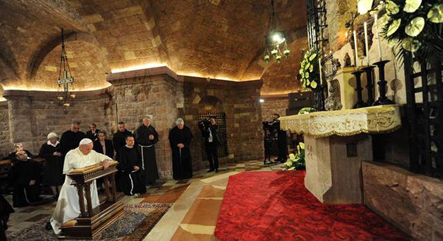 papa-francesco-assisi-20150530141248